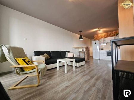 RentHub | útulný | 2,5-izbový | zasklenná loggia | Rezedová ulica - Fotografia 3