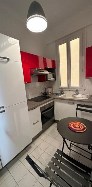 Garsoniera de inchiriat in zona Universitatii - Photo 2