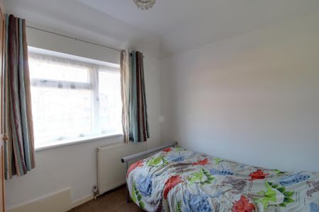 3 bedroom semi-detached house to rent - Photo 5