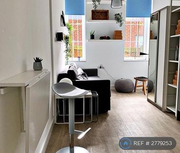 1 bedroom flat to rent - Photo 1