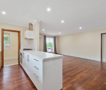 BEAUTIFULLY RENOVATED 2 BED UNIT - Photo 4