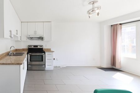 For Lease - 41 Pulpwood Crescent Unit# Main, Richmond Hill, Ontario - Photo 3