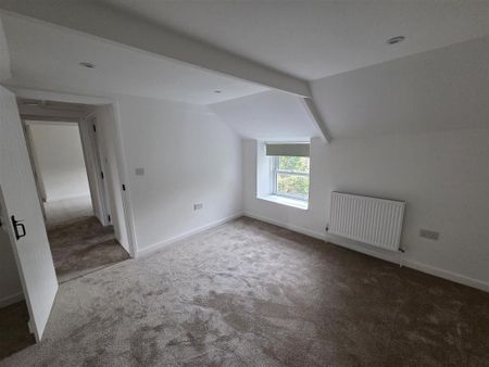 4 bedroom detached house to rent - Photo 2