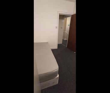 Room in a Shared Flat, Manor Drive, HA9 - Photo 5