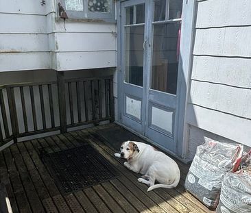 Quite quirky 2 bedrooms flat nestled in the - Photo 5