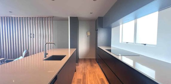 Fabulous One Bedroom Executive Apartment - Photo 2