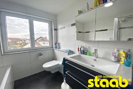 DACHGESCHOSS - 3-ZIMMERWOHNUNG MIT BALKON IN ASCHAFFENBURG-OBERNAU! - Foto 3