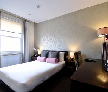 ROOM 12, Cinnabar Hotel, 88-89 Fore Street, SG14 - Photo 2