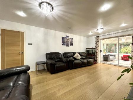 5 bedroom detached house to rent - Photo 4