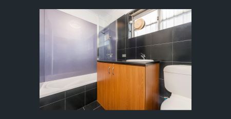 CENTRAL LOCATION CLOSE TO STATION AND SHOPS - Photo 3