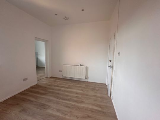 2 Bed Flat, Gregory Boulevard, NG7 - Photo 1