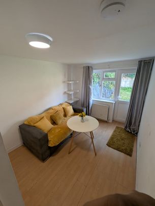 Room in a Shared House, Woodside Road, SO17 - Photo 1