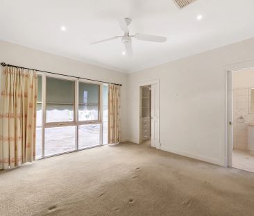 Three bedroom two bathroom home in wanted locale - Photo 5