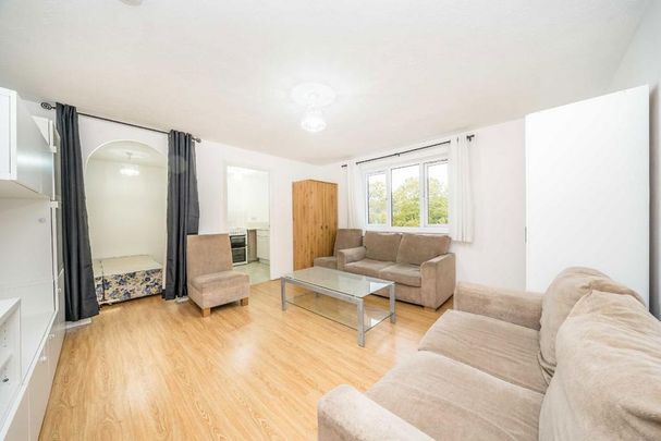 Studio to rent - Photo 1