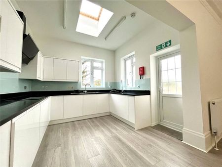 Warren Close, Bexleyheath, Kent, DA6 7LU - Photo 5