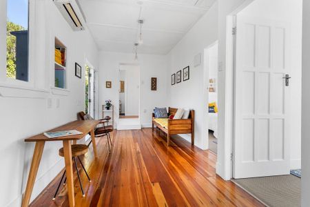 Sunny refurbished family home in top location - Photo 5