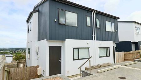 Modern 3-Bedroom Townhouse in Papakura - Photo 5