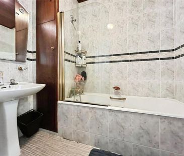 1 bedroom in a house share to rent - Photo 6