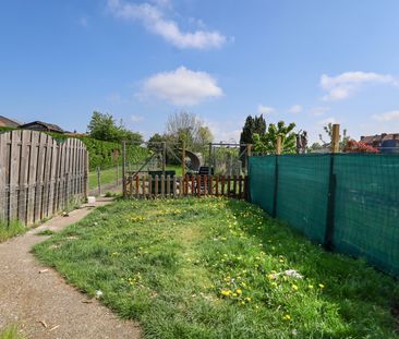 Leuke rijwoning met zij-ingang naar grote tuin - Photo 3