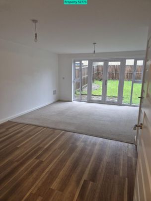 4 bedroom semi-detached house to rent - Photo 1