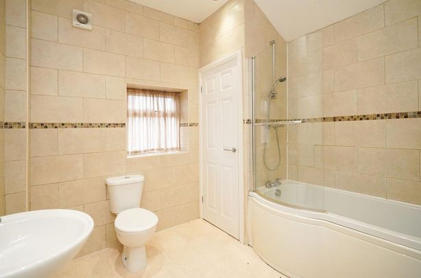 2 bedroom end of terrace house to rent - Photo 1