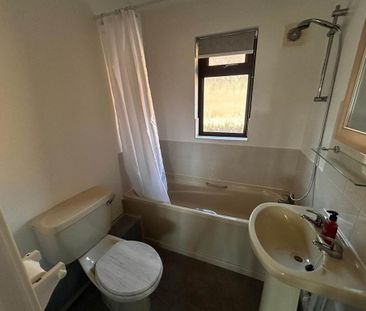 2 bedroom semi-detached bungalow to rent - Photo 3