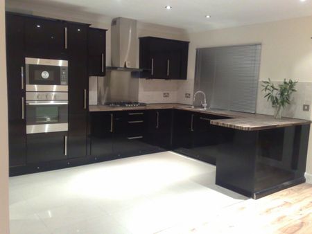 3 bedroom House To Let - Photo 5