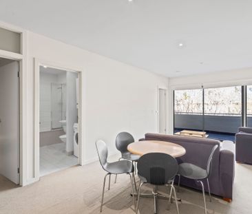 Charming Furnished Two-Bedroom in Prime Clayton Location - Photo 2