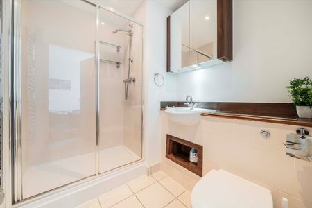 Surrey Quays Road, SE16, London - Photo 4