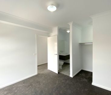 Stylish Home in Cloverton Estate: Modern Amenities and Prime Location - Photo 5