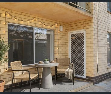 Low-maintenance, perfectly positioned - Photo 6