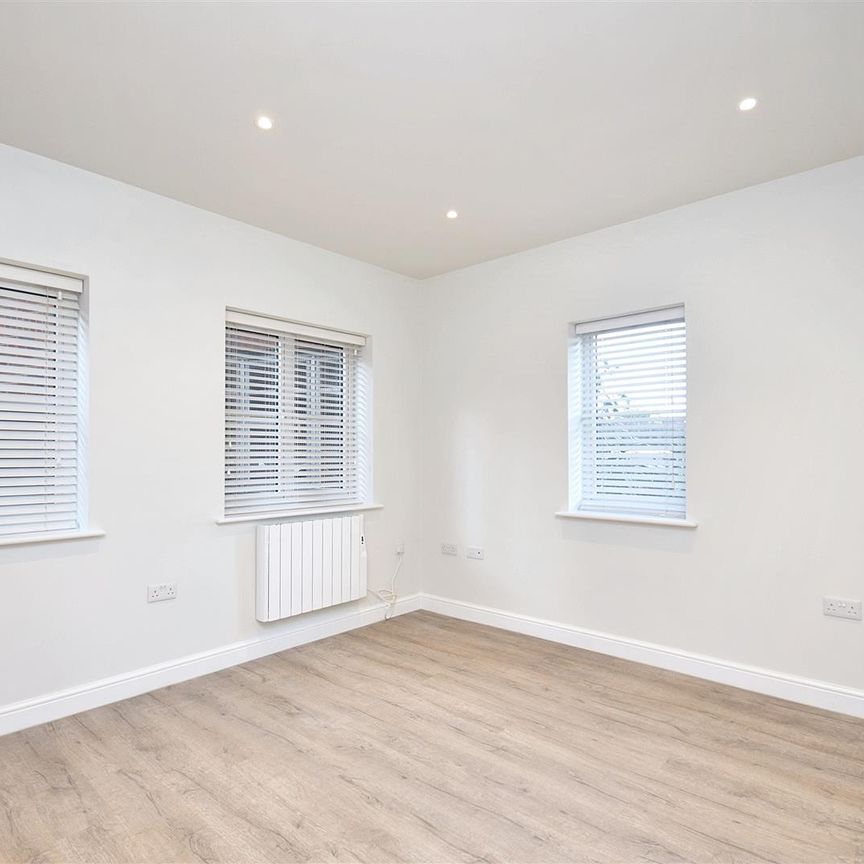 Serpentine Court, Northwood, HA6 - Photo 1