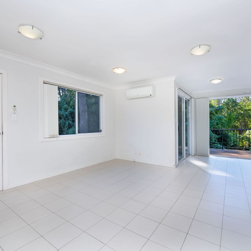 Modern & Spacious Villa Style Home - Photo 1