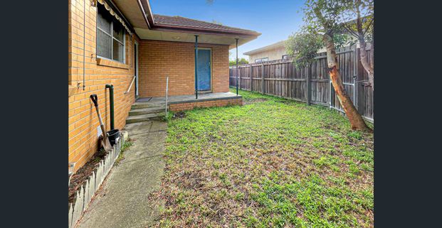 Quiet Court and Easy Access to Shops and Transport - Photo 1