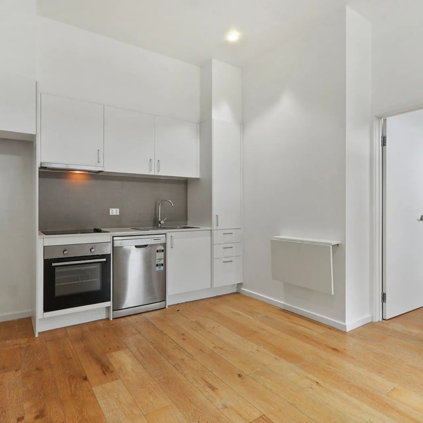 STYLISH & LOW MAINTENANCE LIVING! - Photo 2