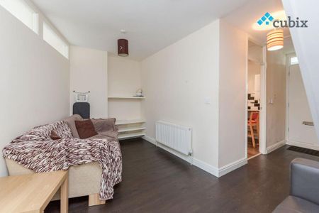 4 bedroom flat to rent - Photo 2