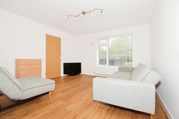 1 bedroom in a flat share to rent - Photo 1