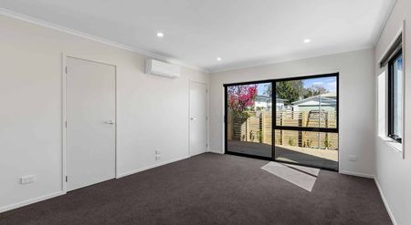 Modern Townhouse! - Photo 2