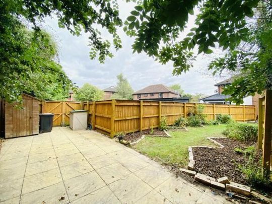 Pebble Drive, Didcot - Photo 1