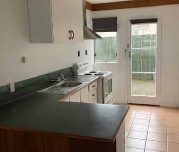 Hamilton East Two-Bedroom Gem - Photo 4