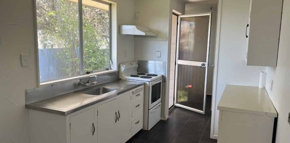 Family Home in Fairy Springs - Photo 2