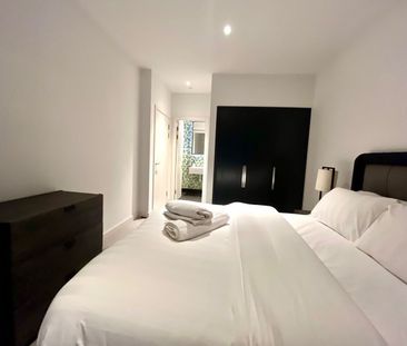 2 Bed Flat, Amelia House, E14 - Photo 4