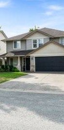 4 Bedroom + Den 3 bathroom on Phelps Ave. House For Rent with Backyard - Photo 1