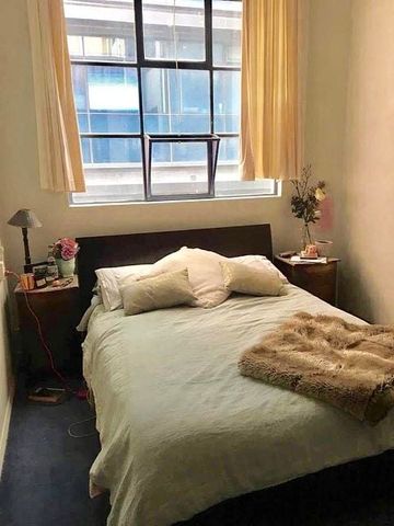 Character 4 Bedroom Apartment - Photo 3