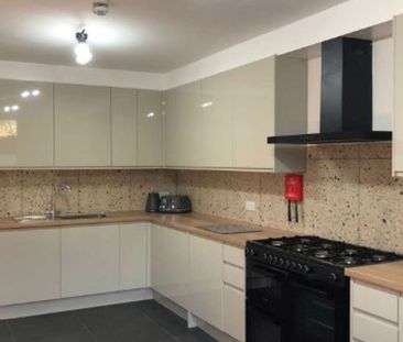 Victoria Park Square Room 1 - Photo 4