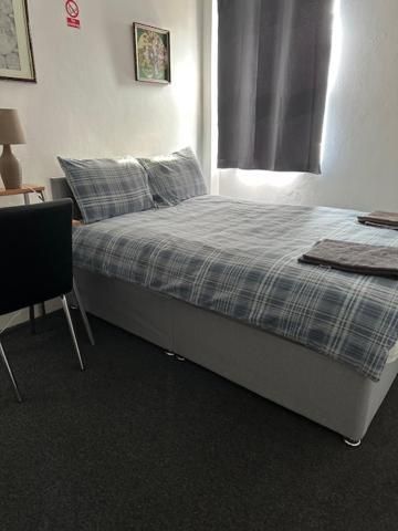 6 bedroom end of terrace house to rent - Photo 2