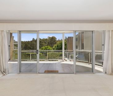 Bright and Spacious Apartment in the Heart of Belconnen - Photo 5