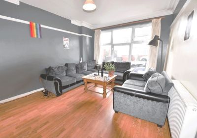 8 bedroom House in Richmond Avenue, Leeds - Photo 1