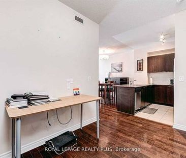 Burnhamthorpe/Confederation Gorgeous 1Bdrm +Den 2Full Washrooms - Photo 1