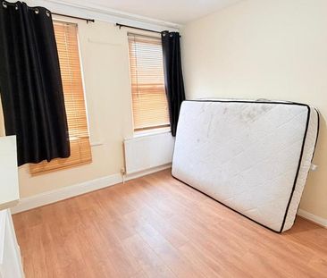 4 bedroom terraced house to rent - Photo 6